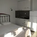 αθηνά 3* Πευκί