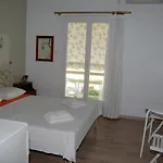 αθηνά Πανσιόν Πευκί