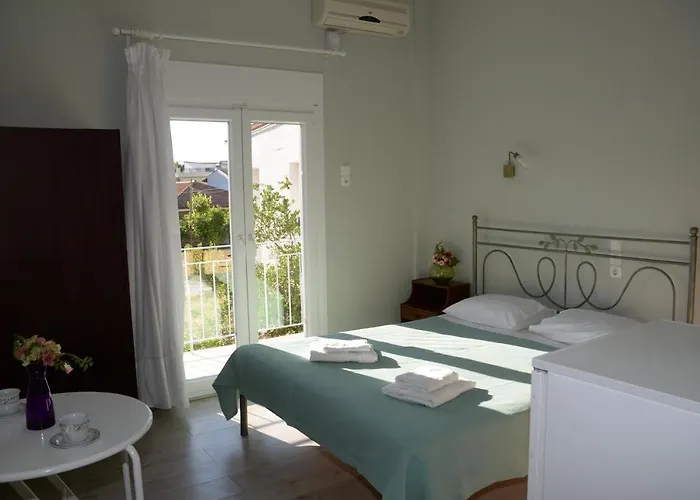 Guest house αθηνά 3*